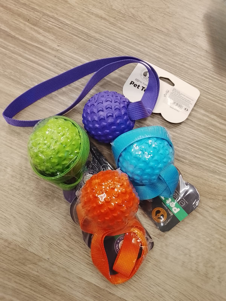 JUGUETE PELOTA MACIZA CON AGARRE TPR